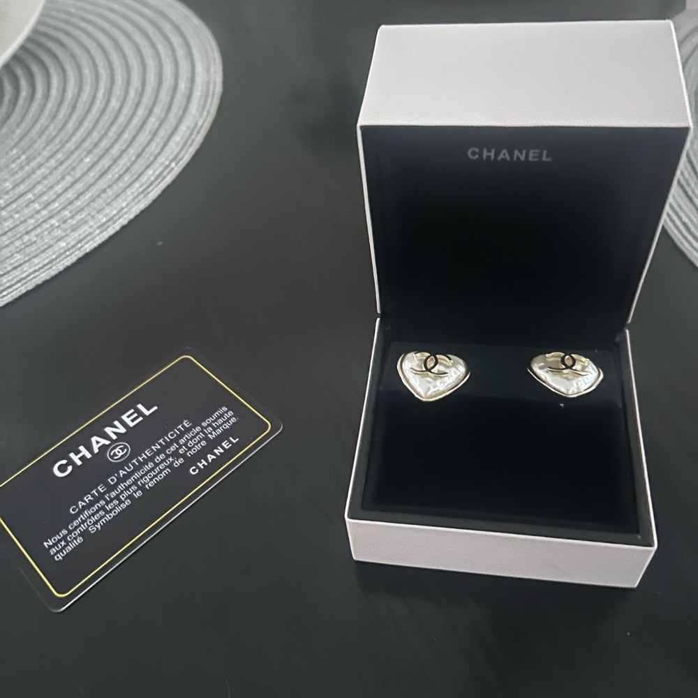 Chanel pearl heart earrings